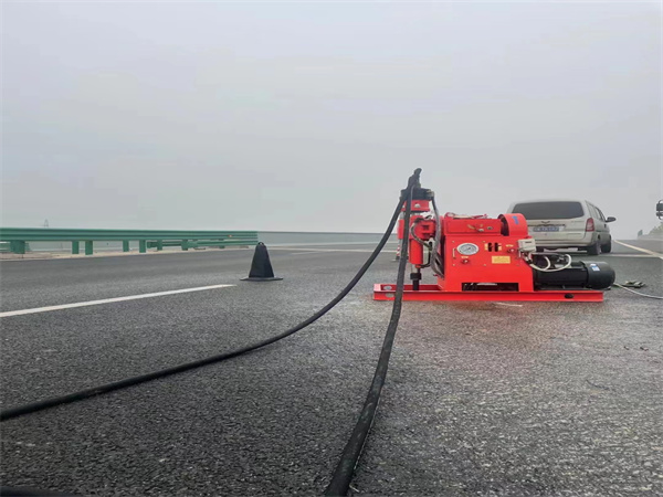 东兰马路路基路面开裂下沉注浆加固灌浆